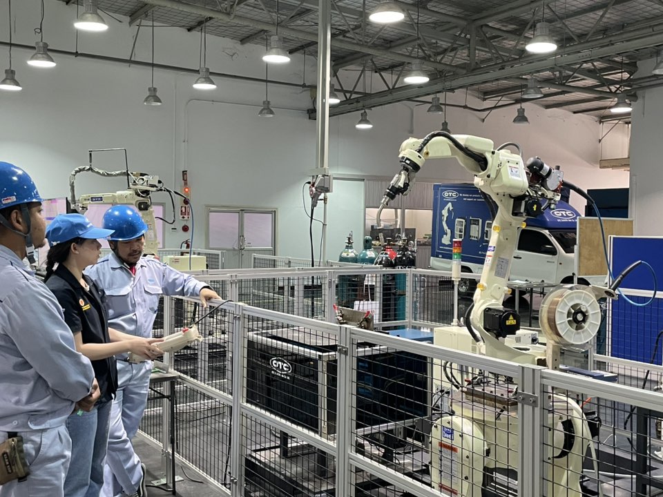 OTC DAIHEN Asia Hosts Robotics Technology Training for Thammasat University Students